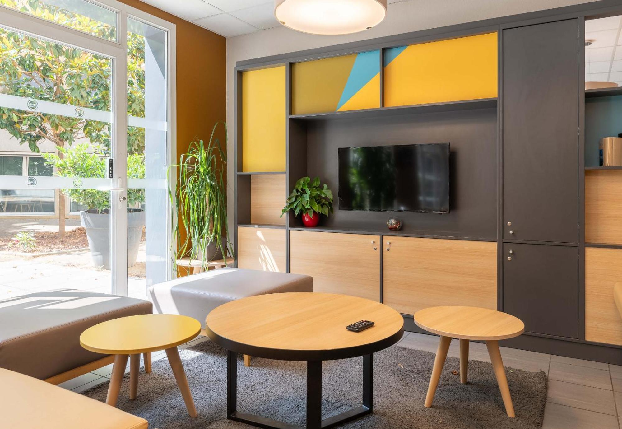B&B Hotel Lyon Caluire Cite Internationale ภายนอก รูปภาพ