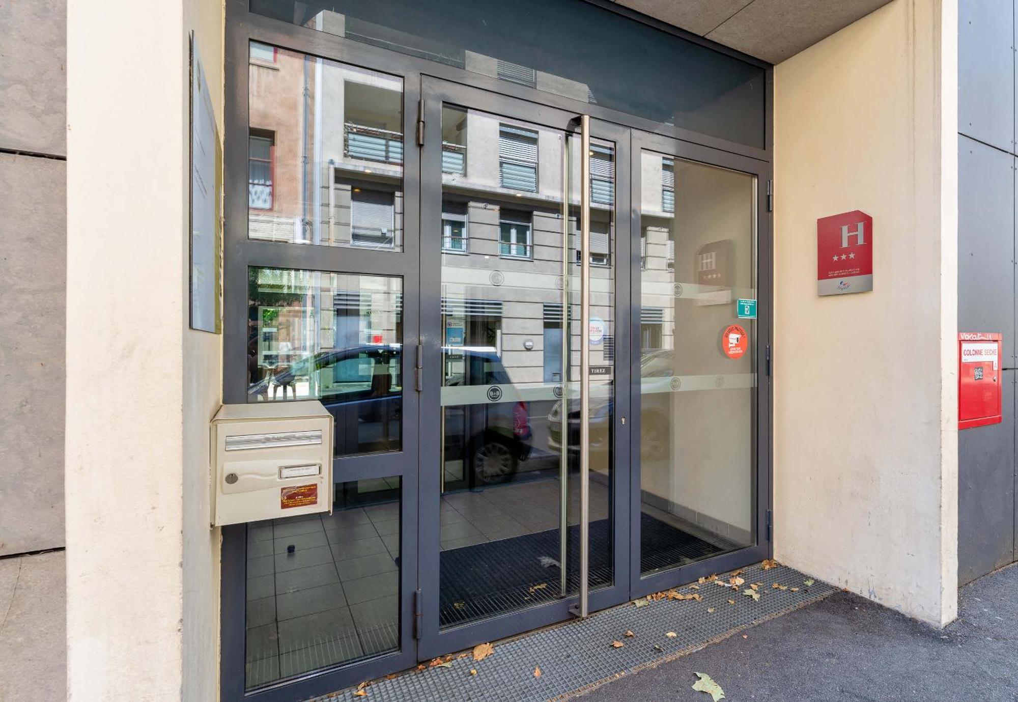 B&B Hotel Lyon Caluire Cite Internationale ภายนอก รูปภาพ