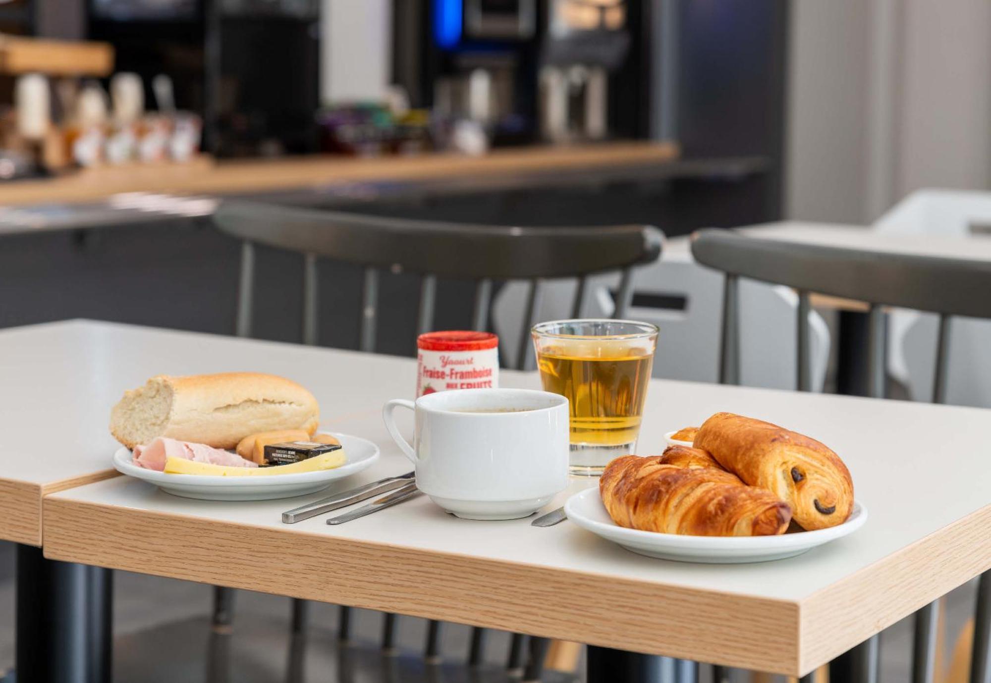 B&B Hotel Lyon Caluire Cite Internationale ภายนอก รูปภาพ